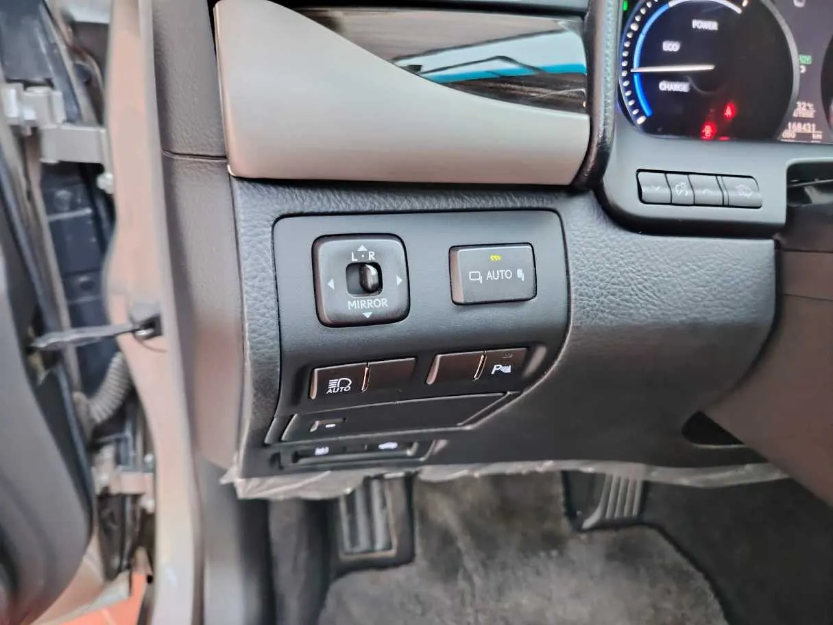 Car image 33