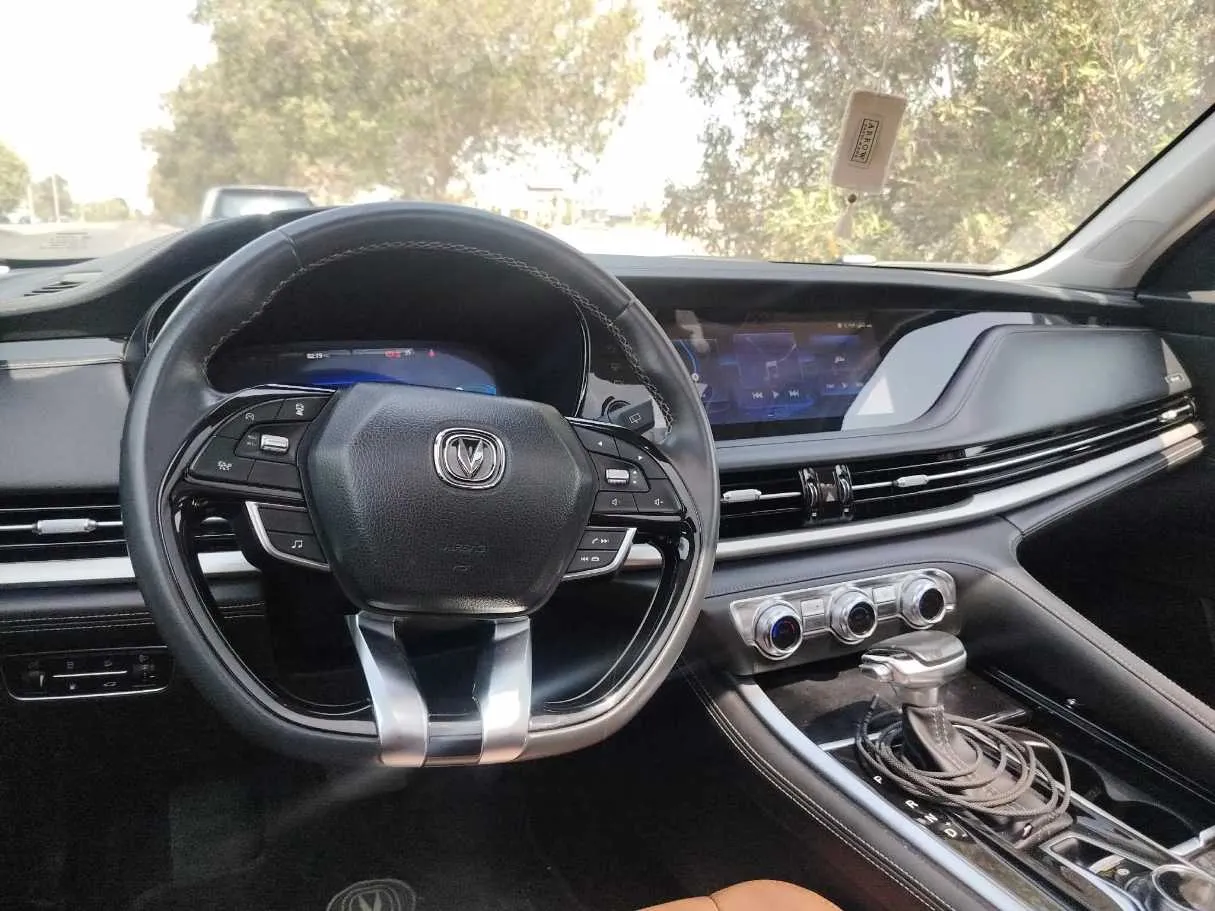 Car image 26