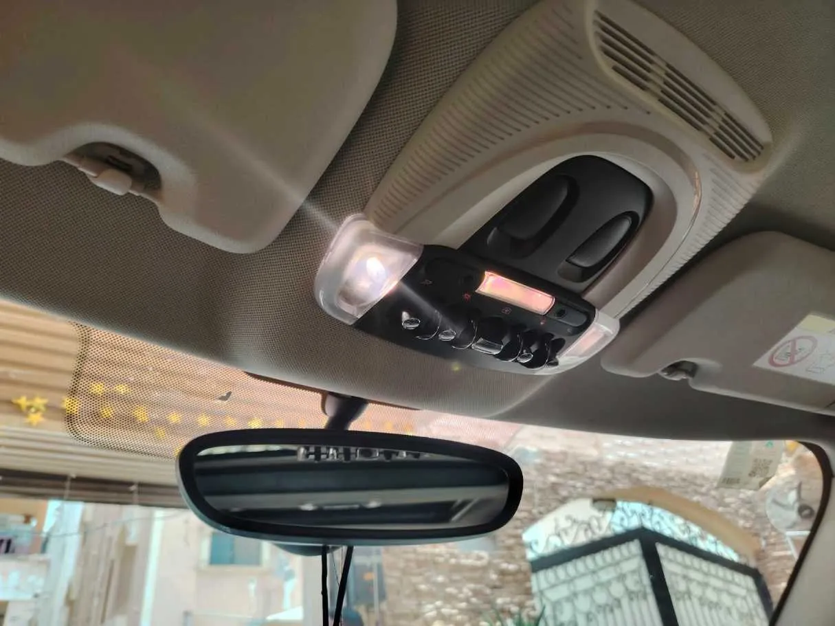 Car image 40