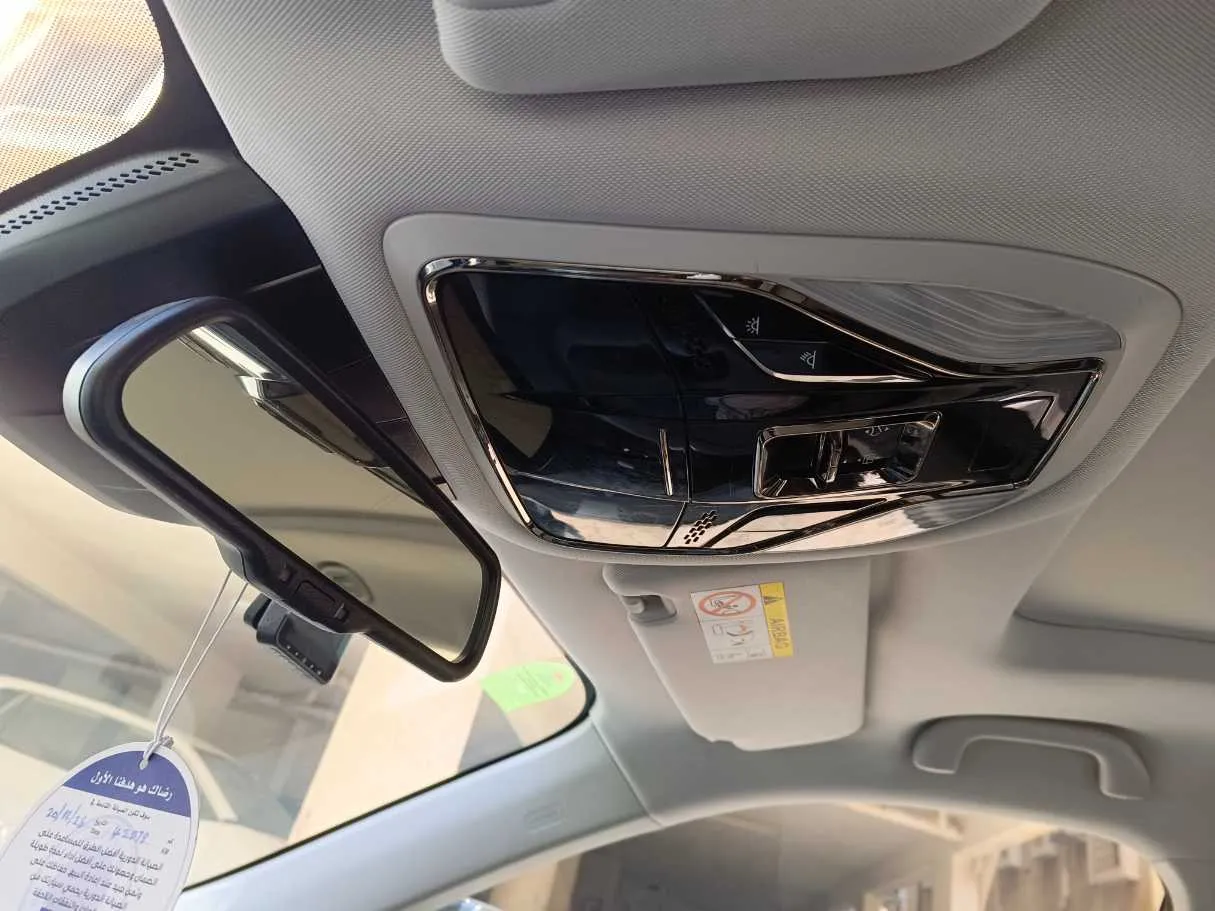 Car image 29