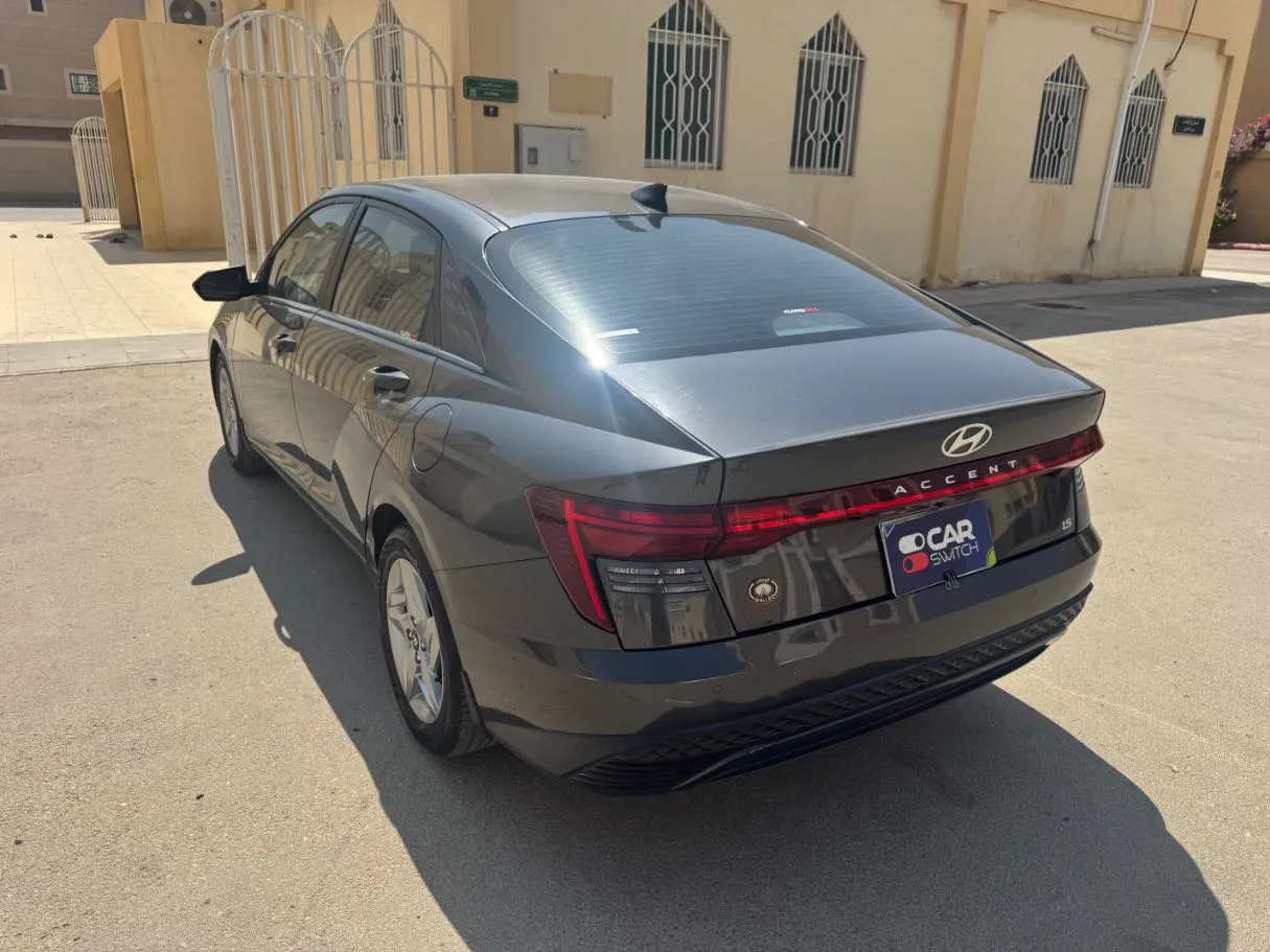 Car image 7
