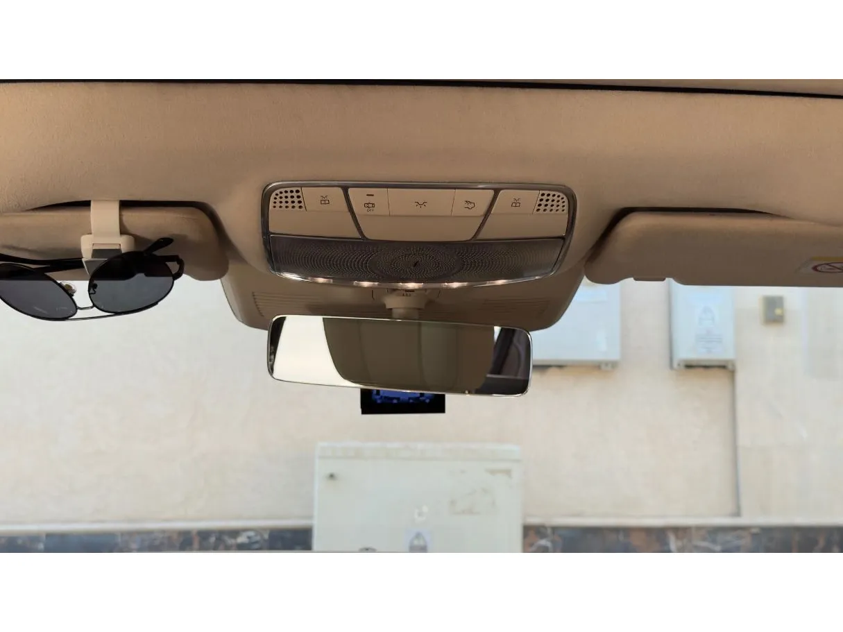 Car image 29