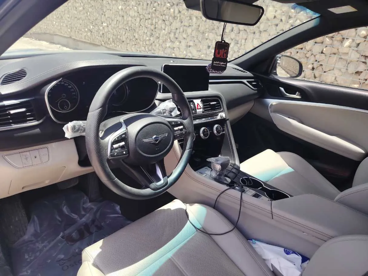 Car image 13