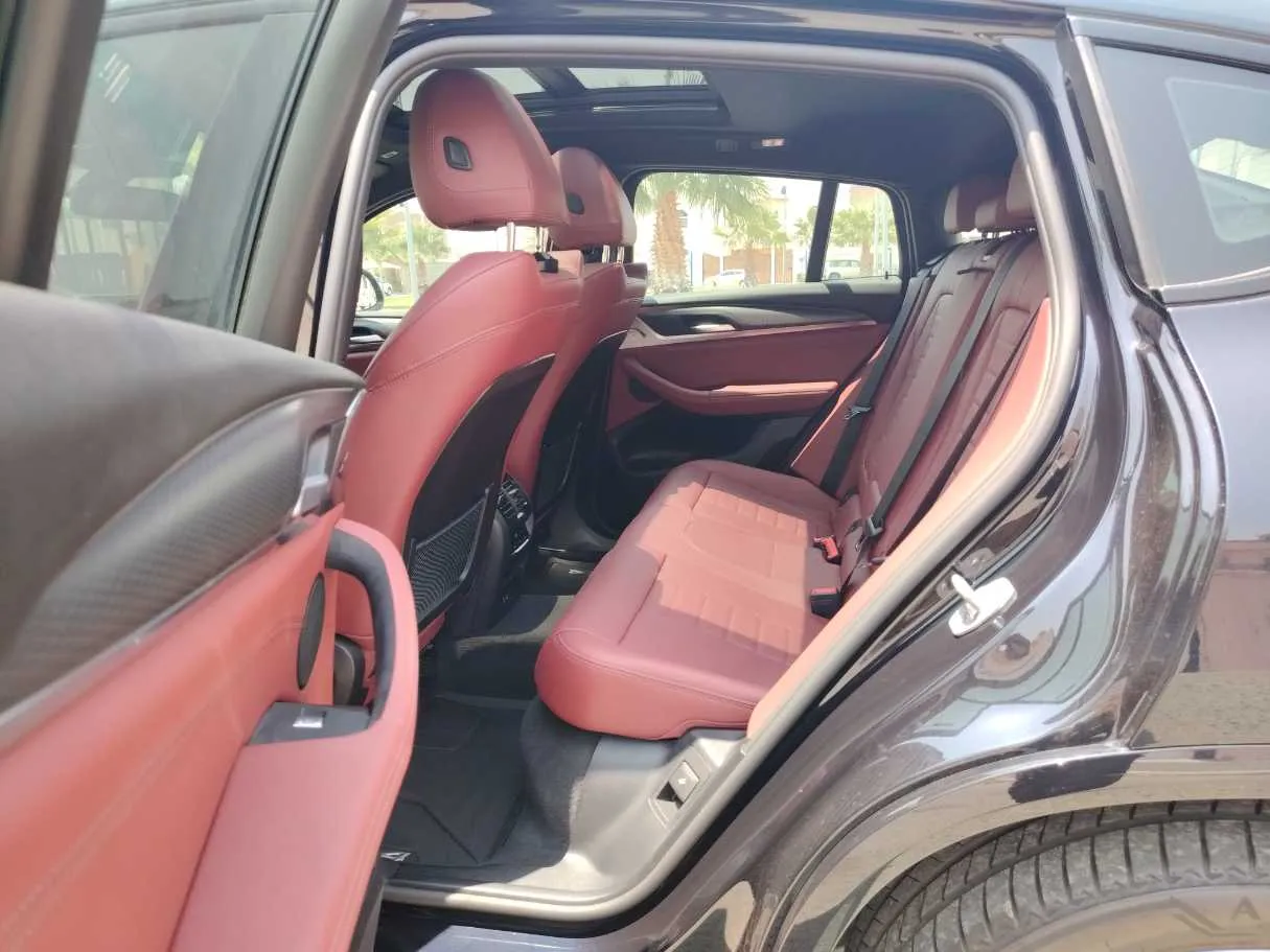 Car image 16