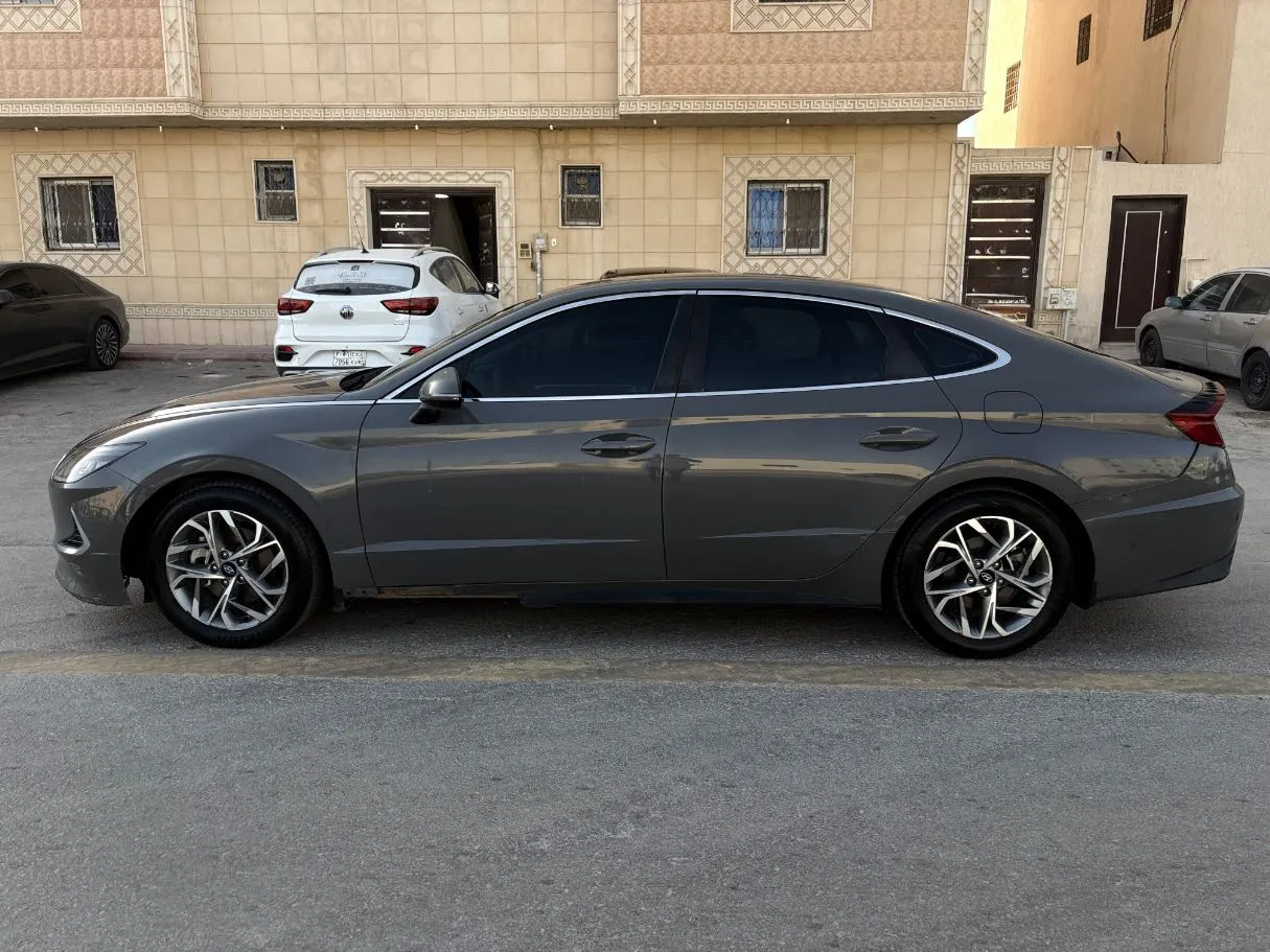 Car image 8