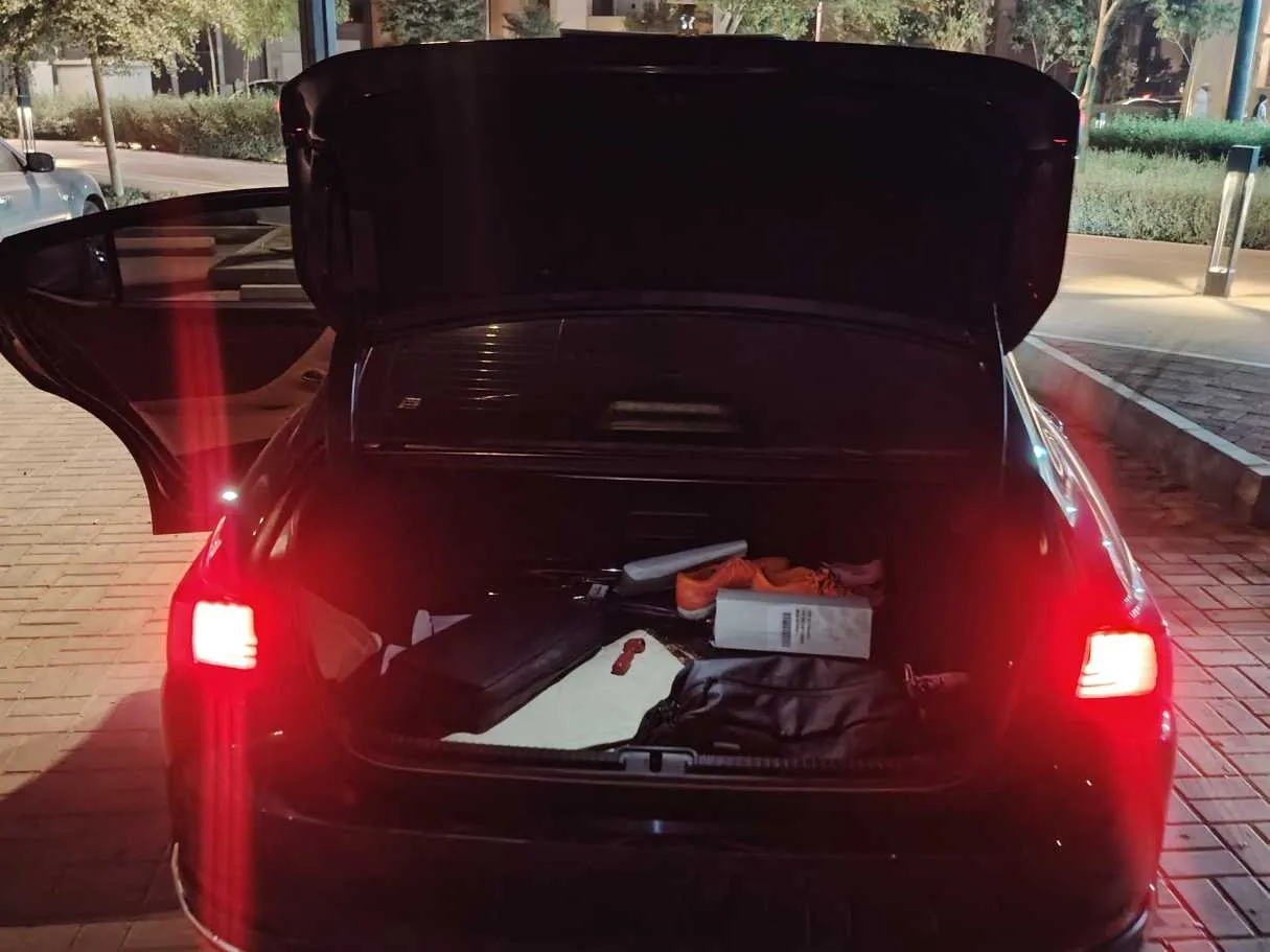 Car image 19