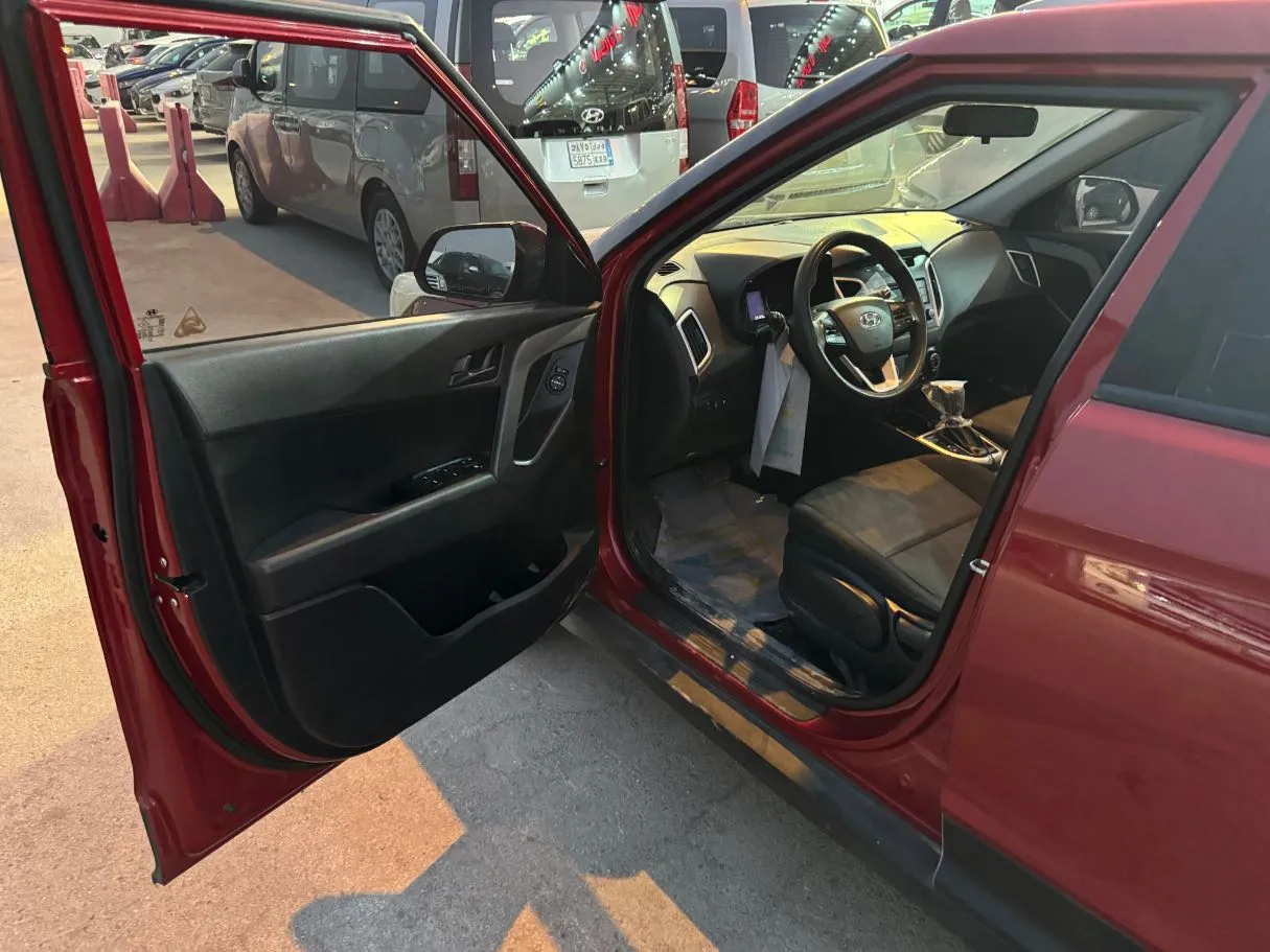 Car image 9