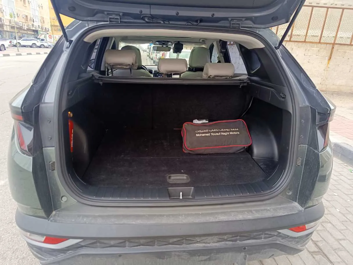 Car image 27