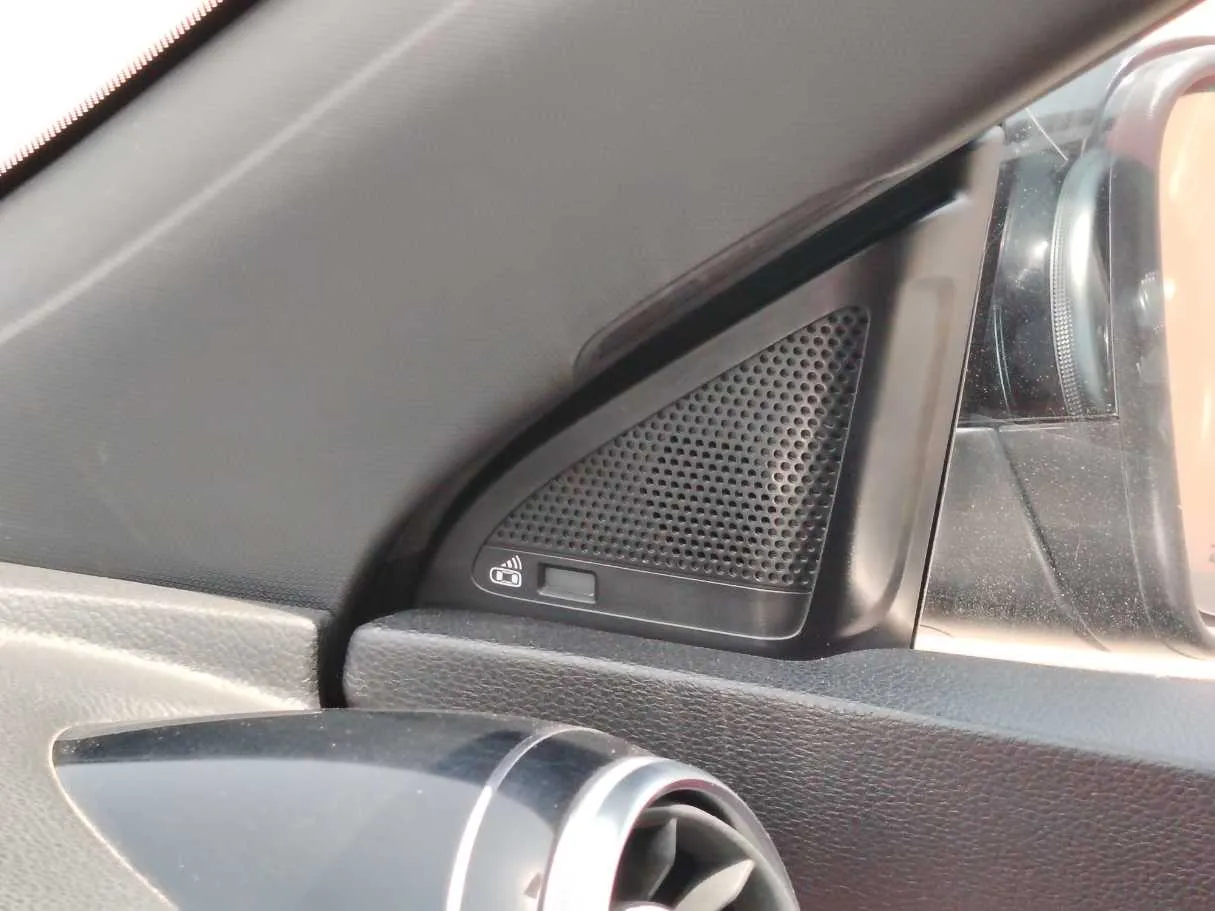 Car image 32