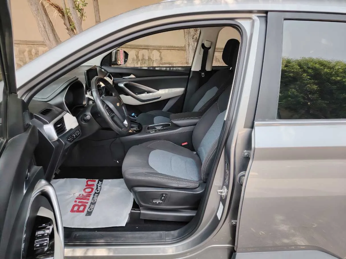 Car image 13