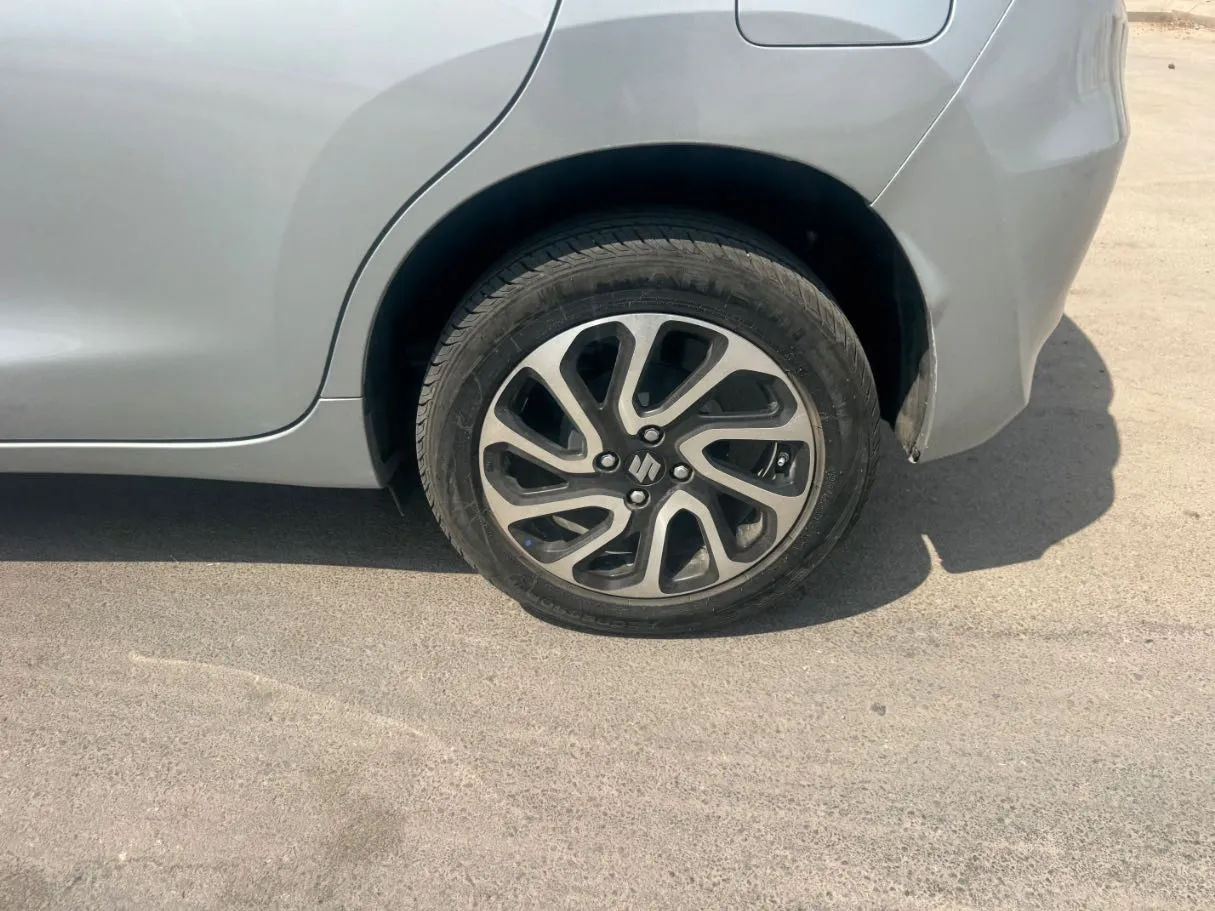 Car image 9