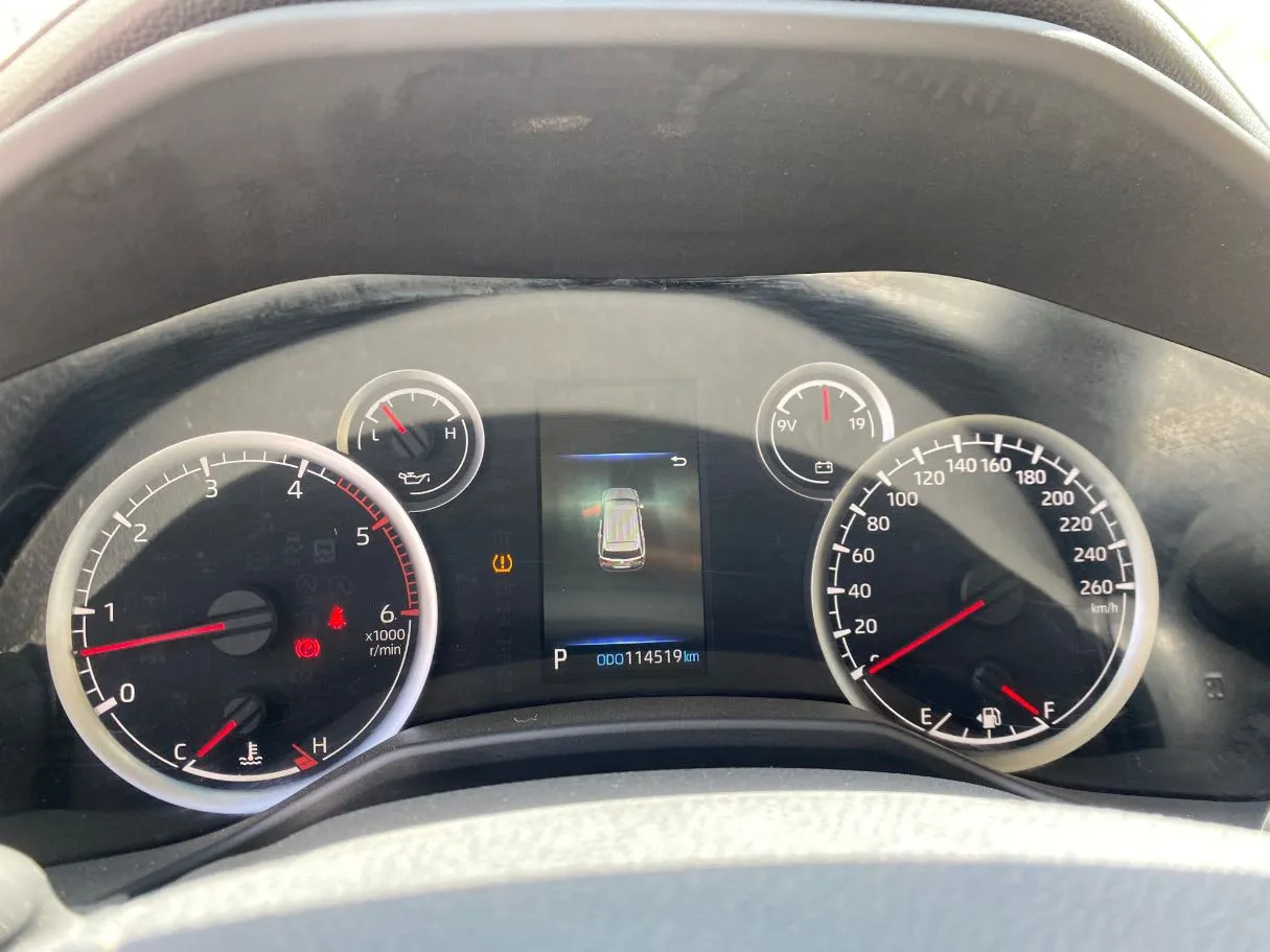 Car image 19