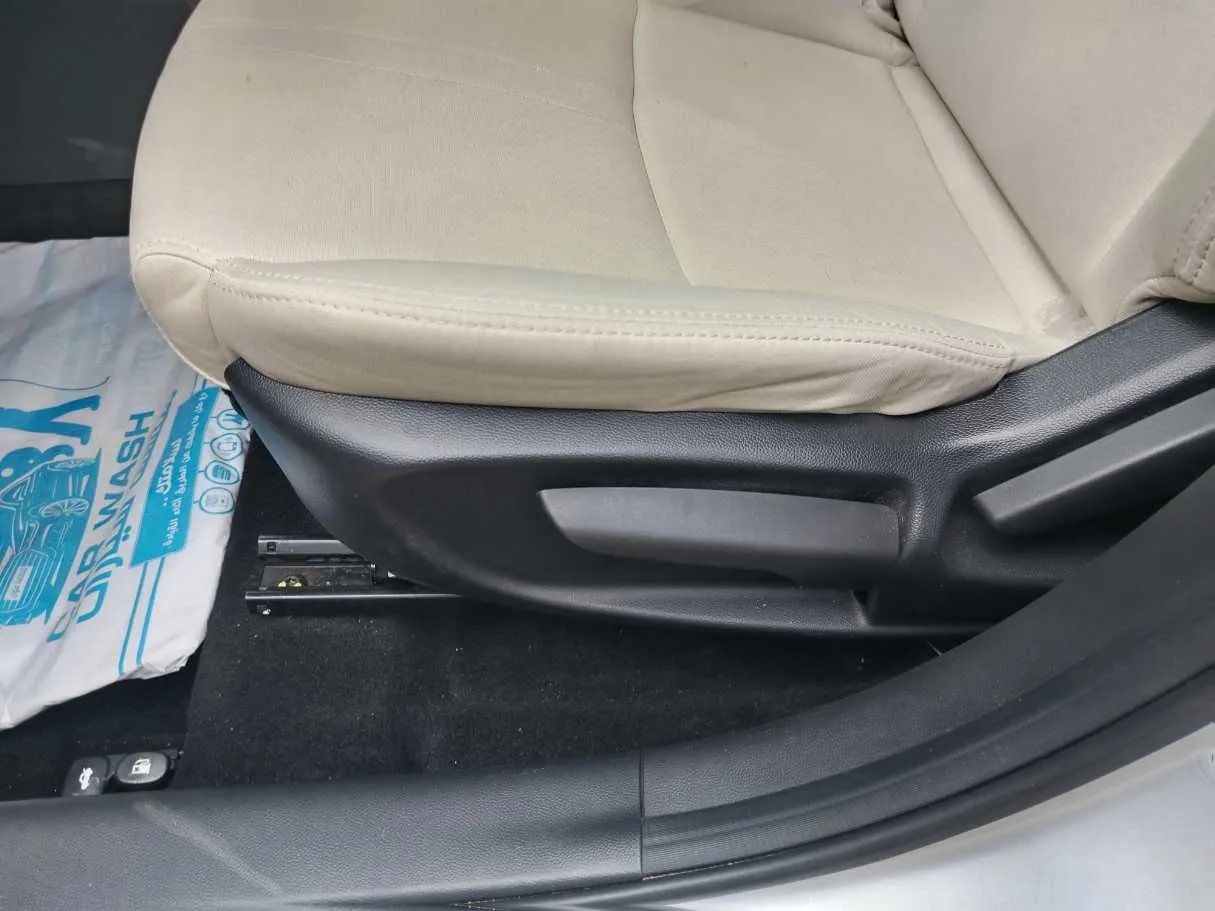 Car image 35