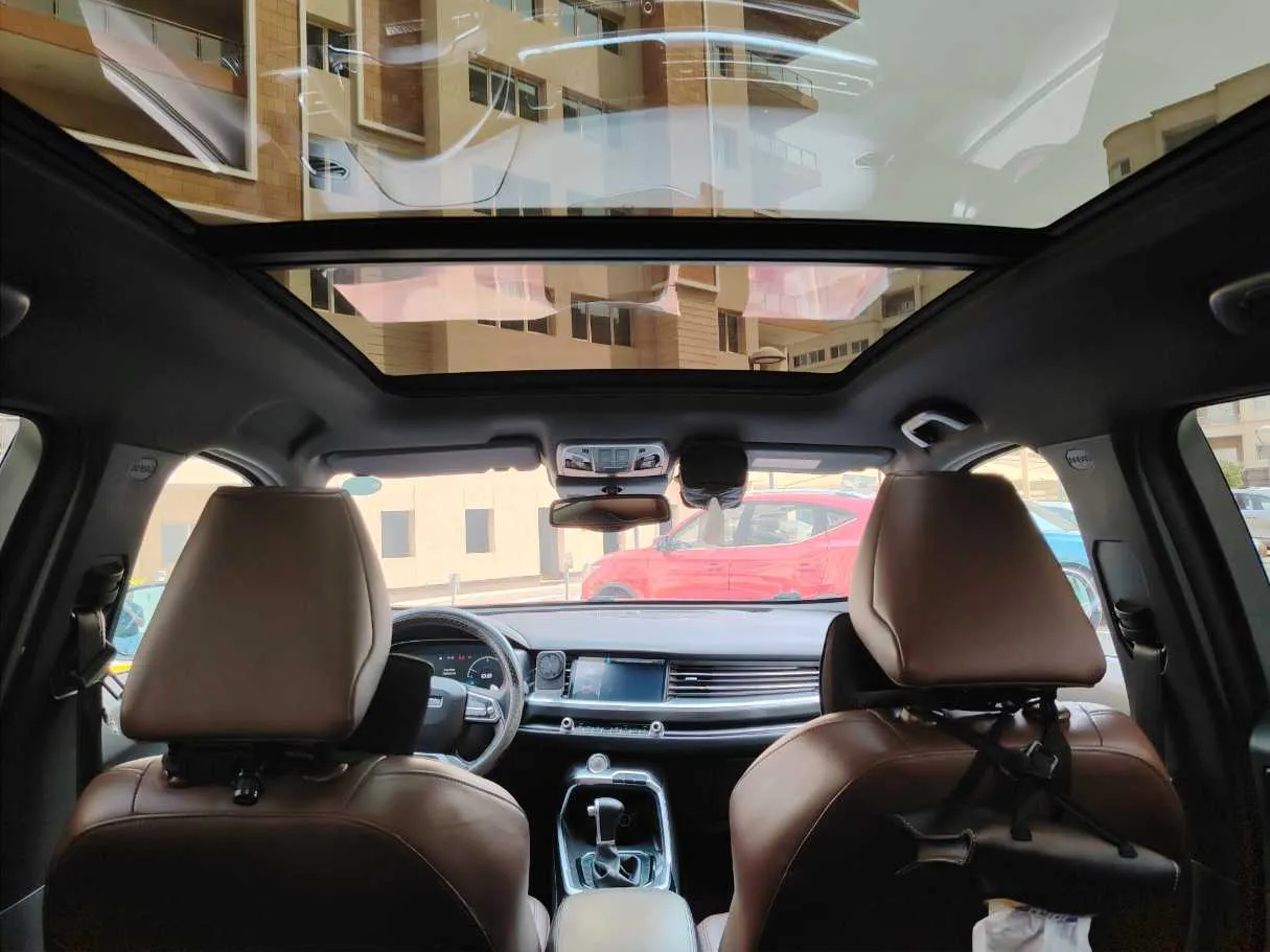 Car image 16
