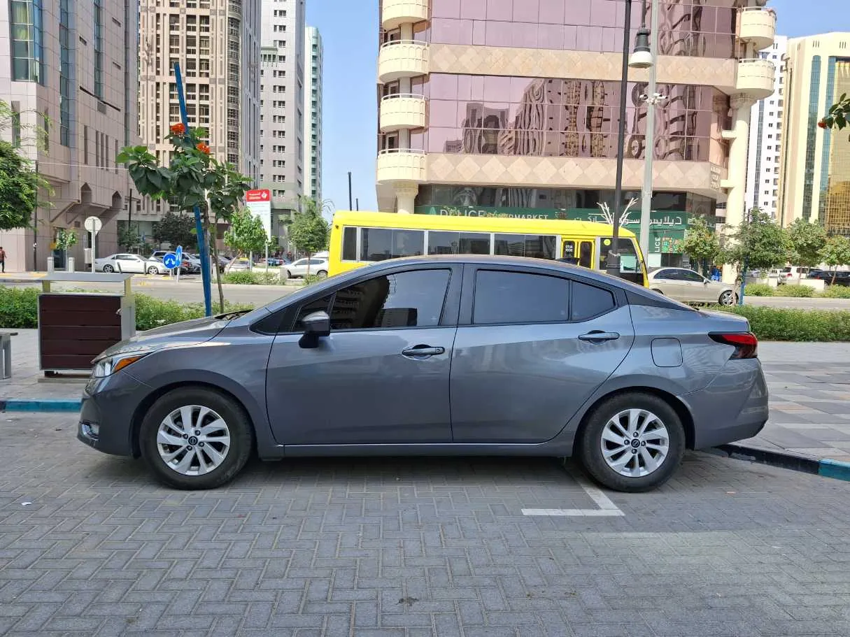 Car image 8