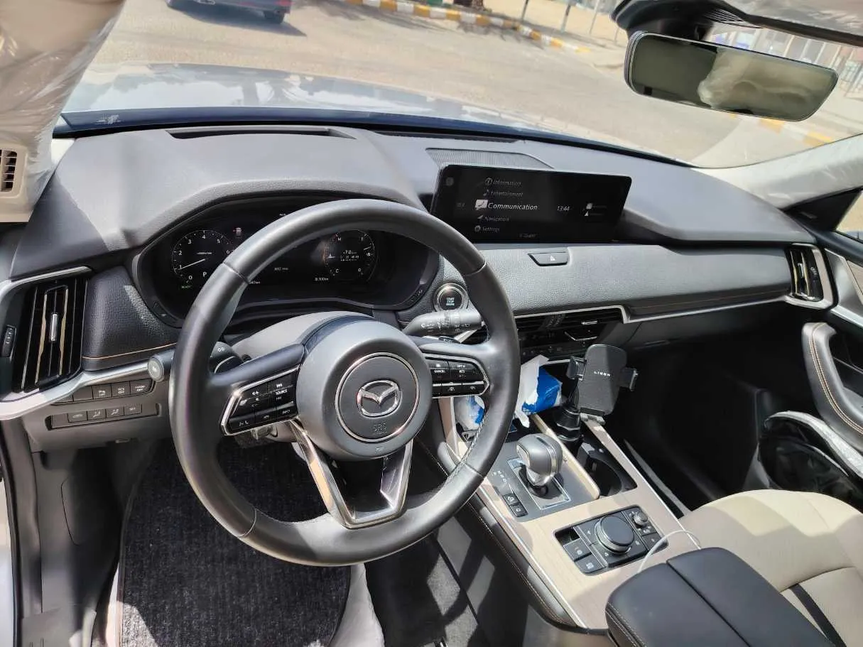 Car image 13