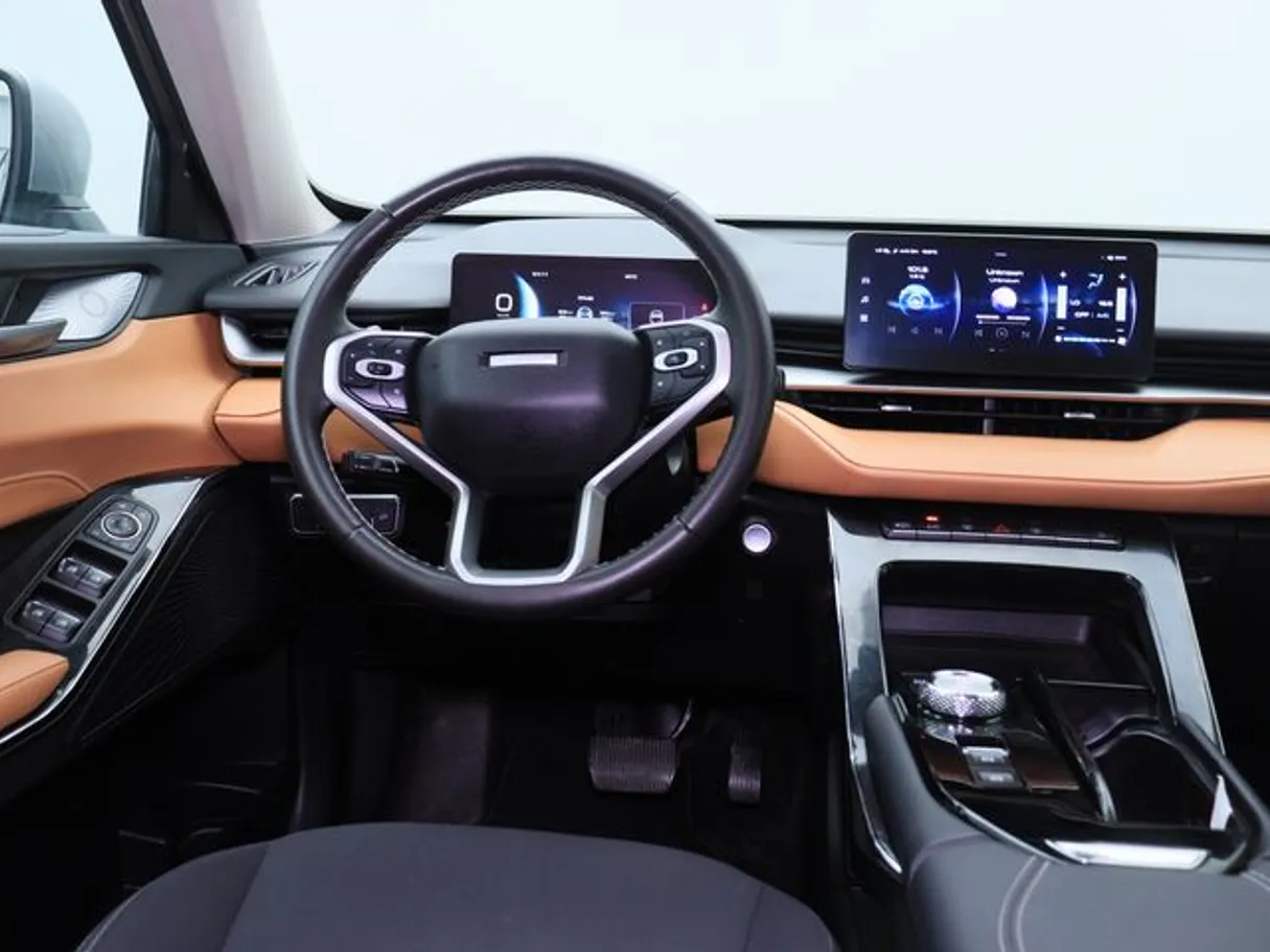 Car image 15