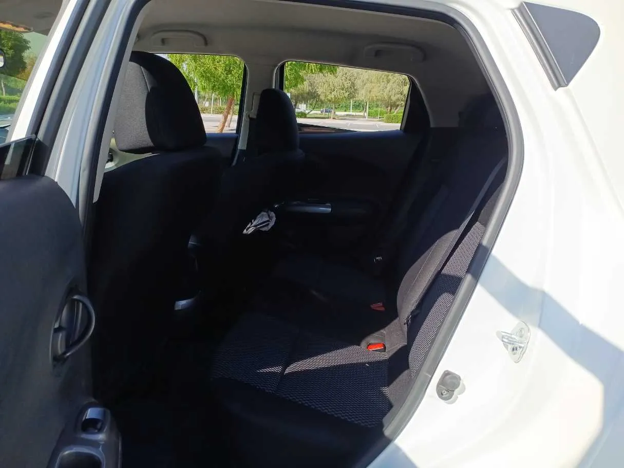 Car image 13