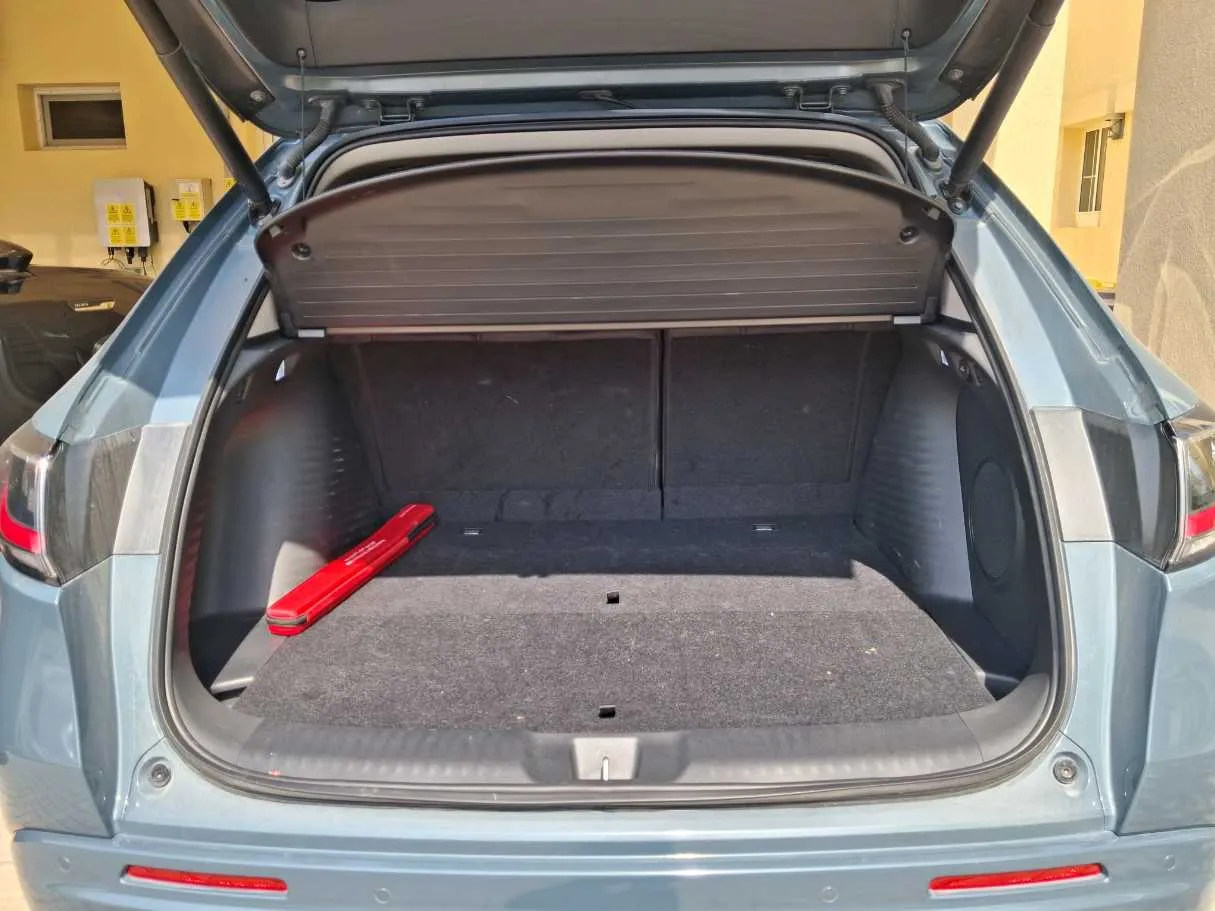 Car image 20