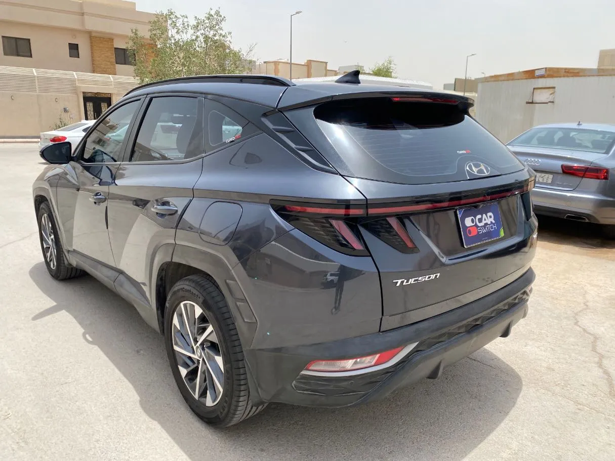 Car image 7