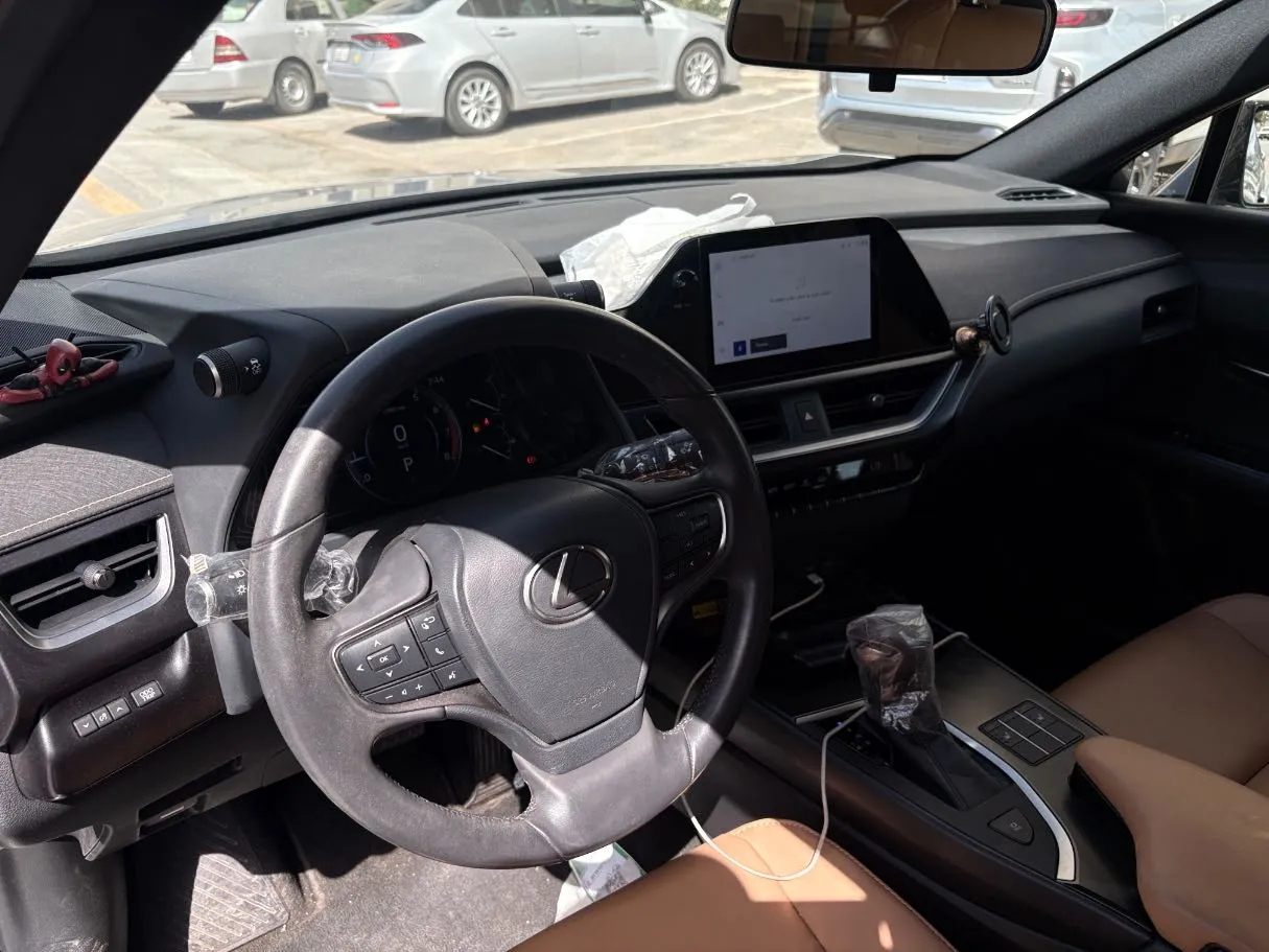Car image 12
