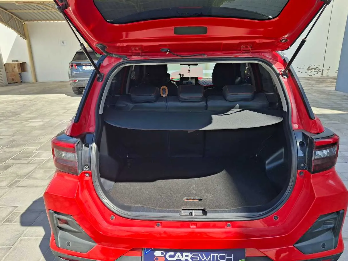 Car image 18