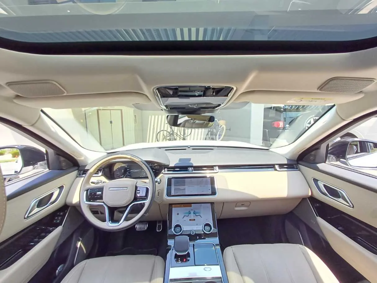Car image 18