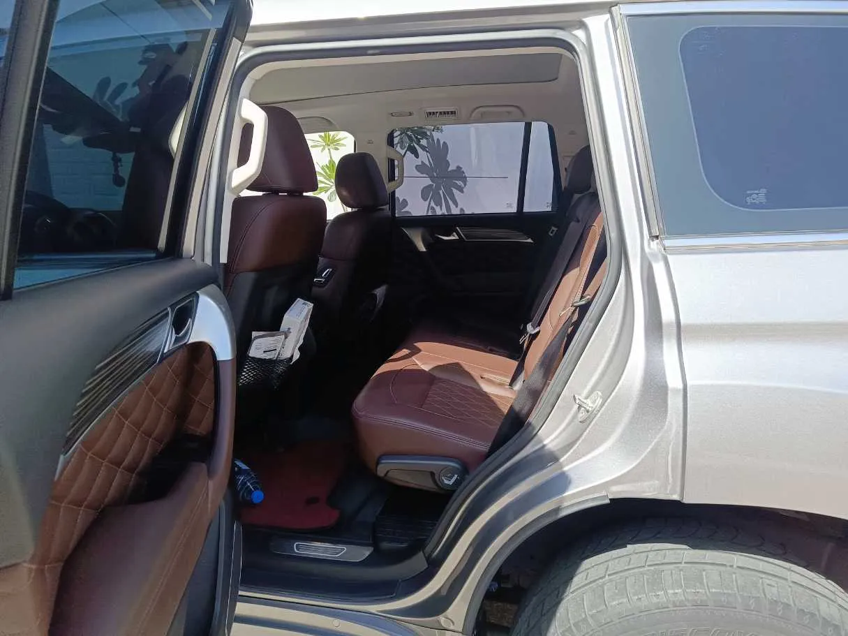 Car image 18