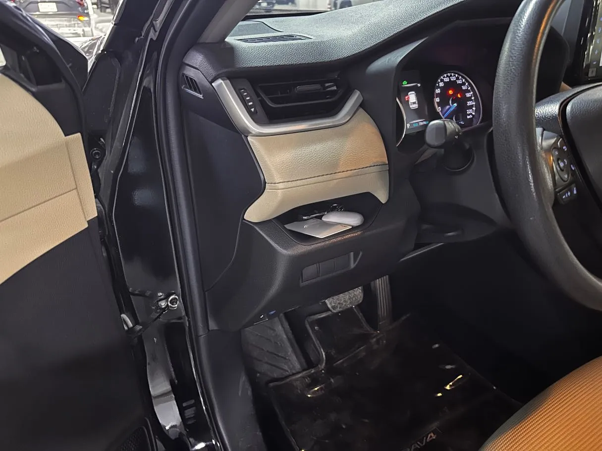 Car image 28
