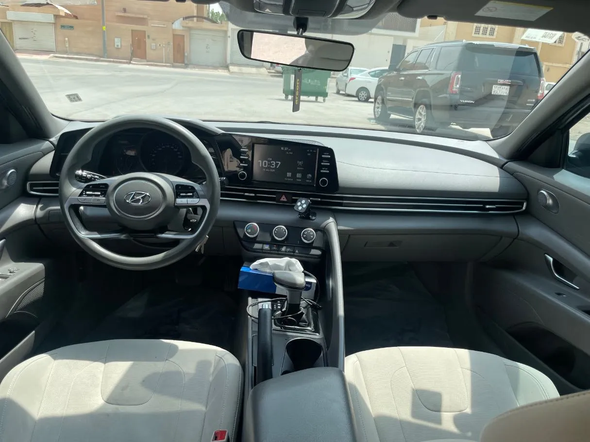 Car image 16