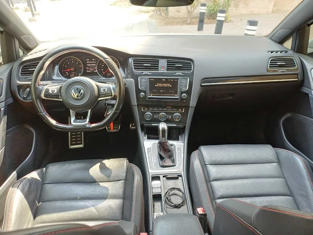 Car image 16