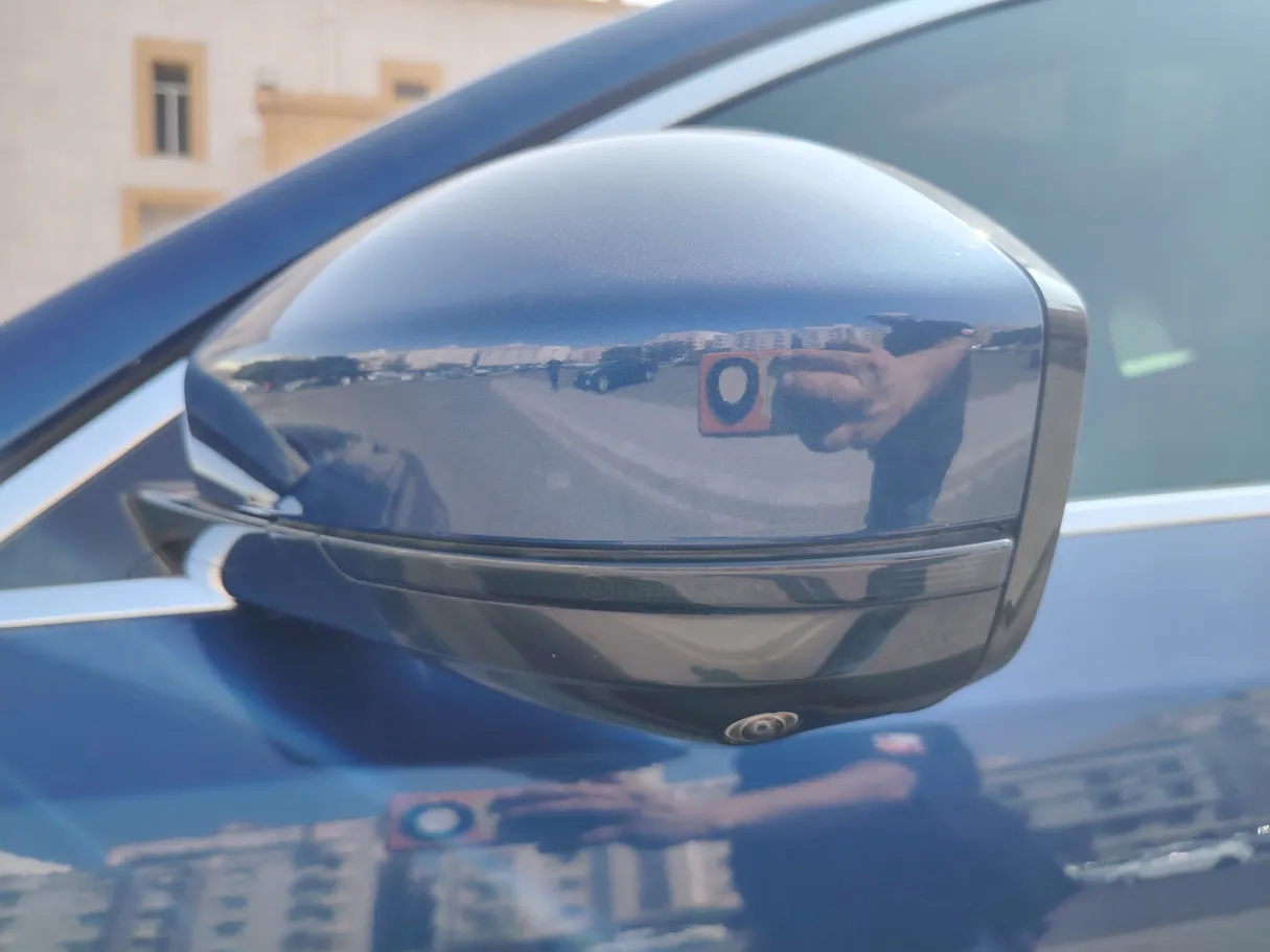 Car image 25