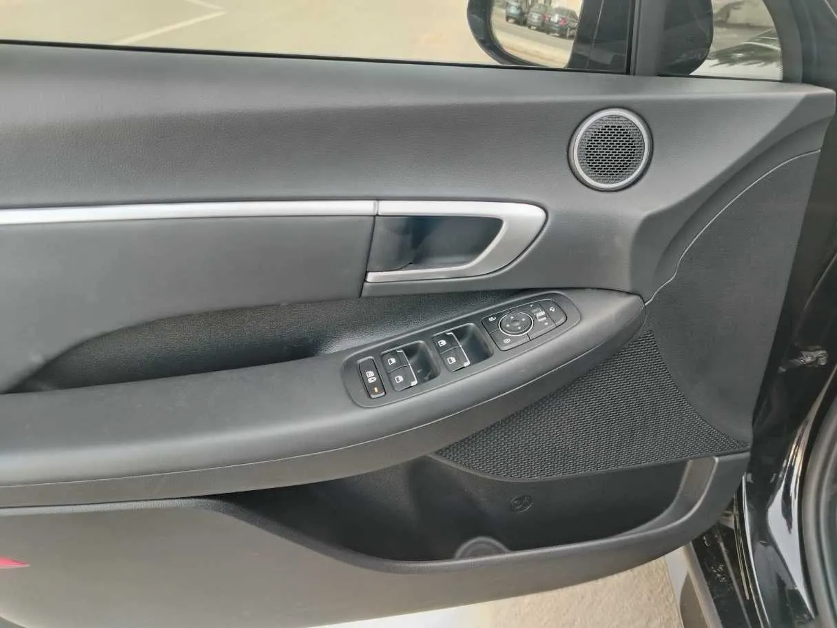 Car image 35