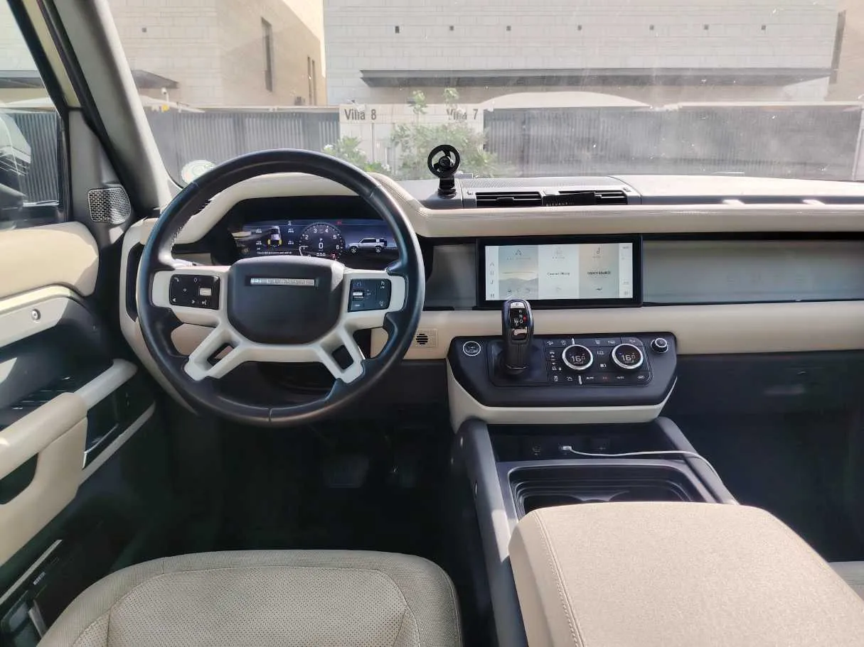 Car image 18