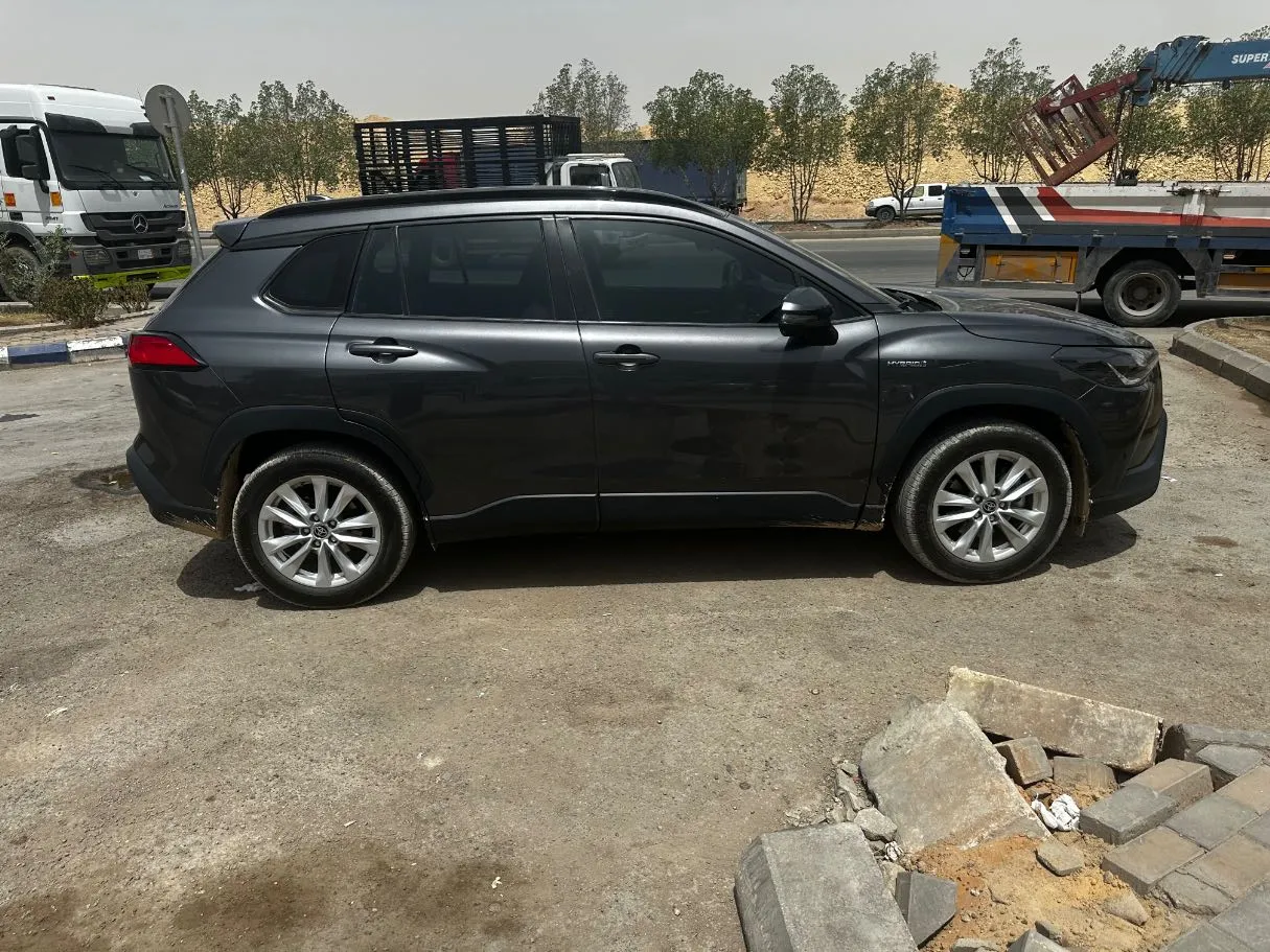 Car image 4