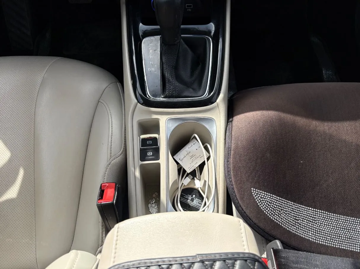 Car image 16
