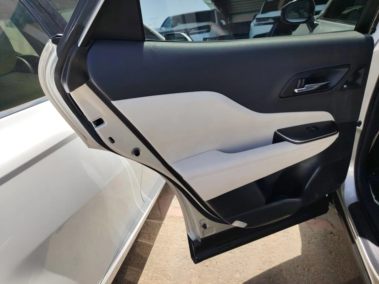 Car image 22