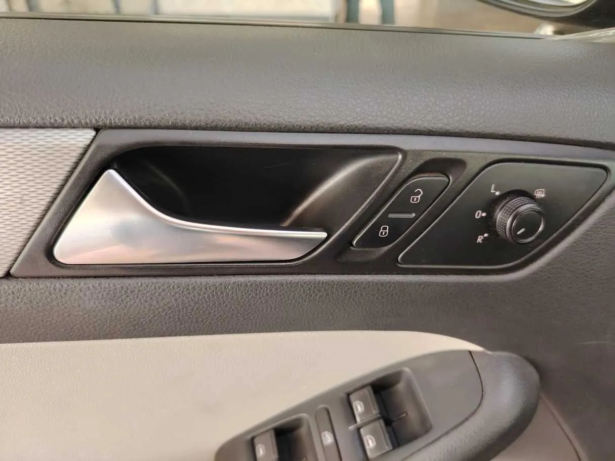 Car image 37