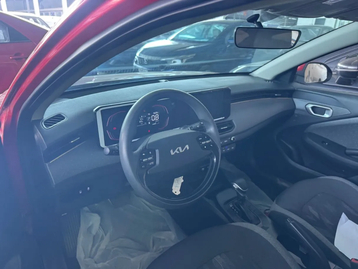 Car image 9