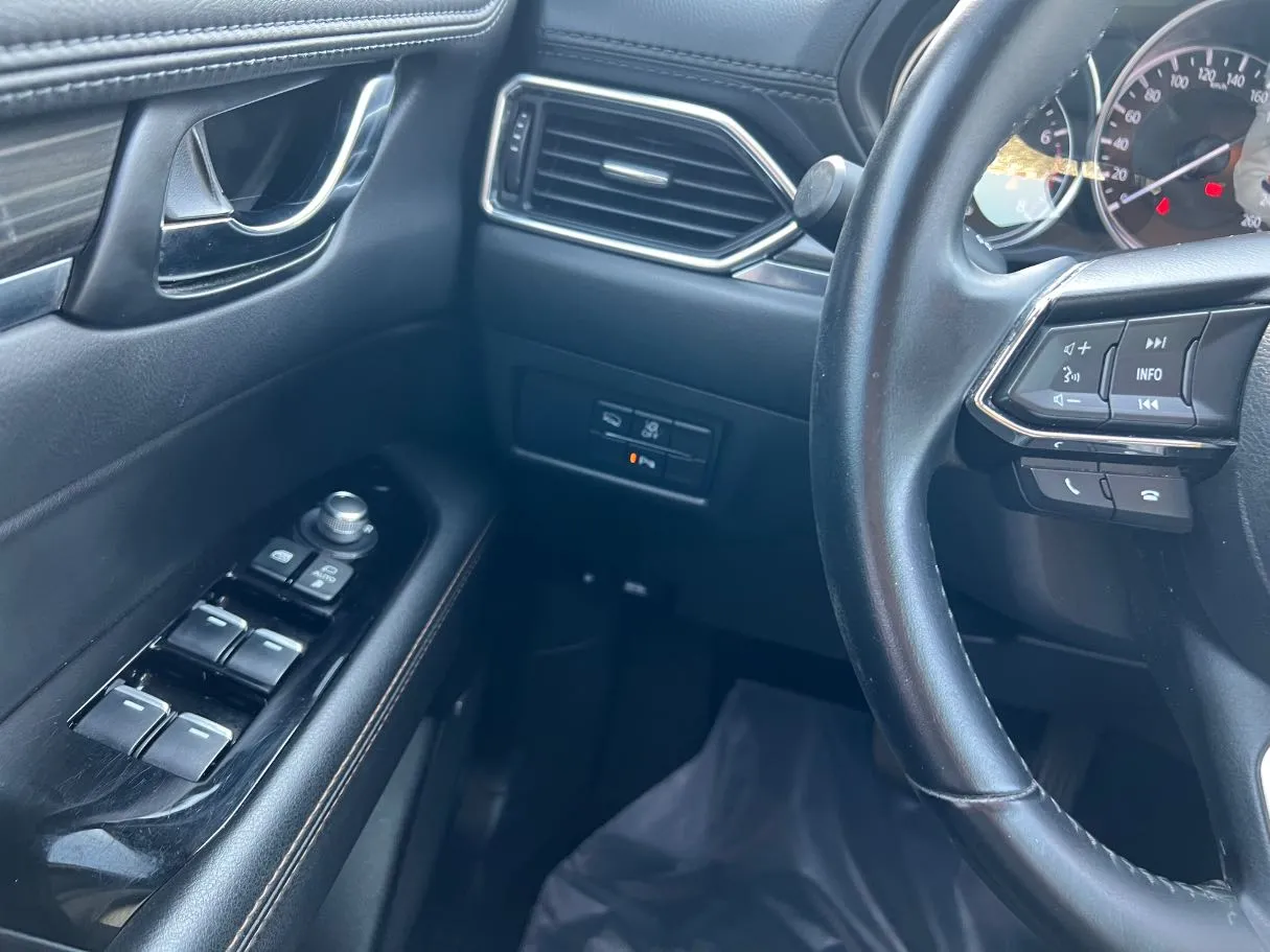 Car image 24