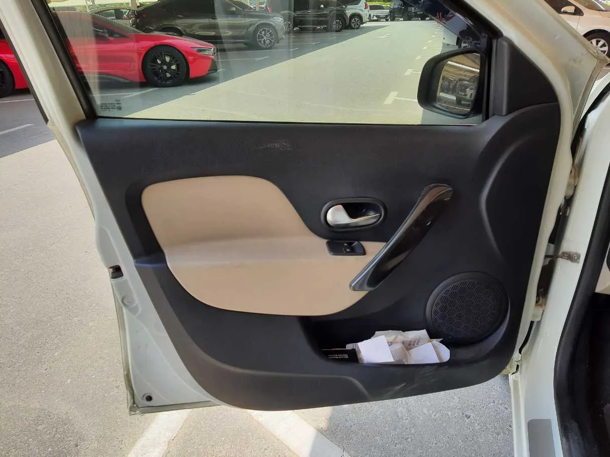 Car image 10