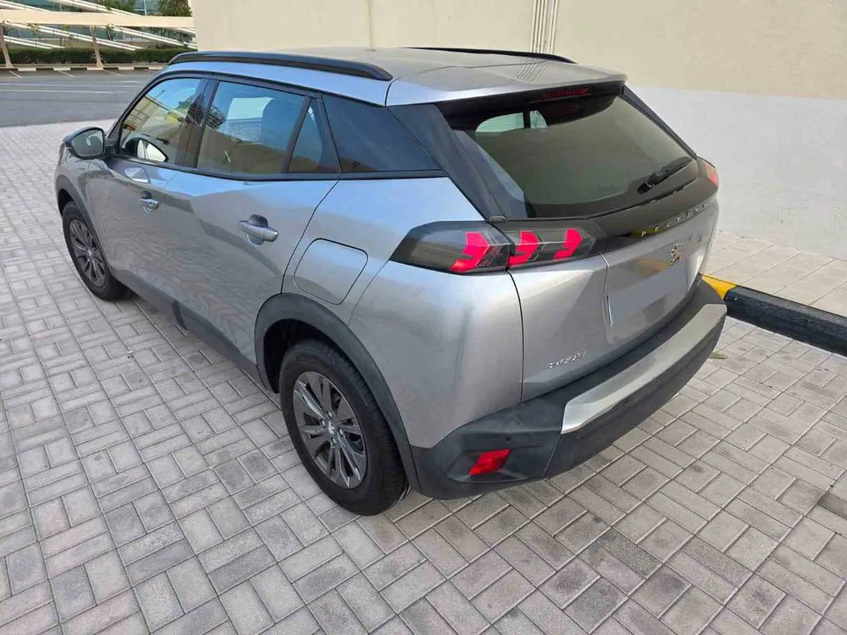 Car image 3