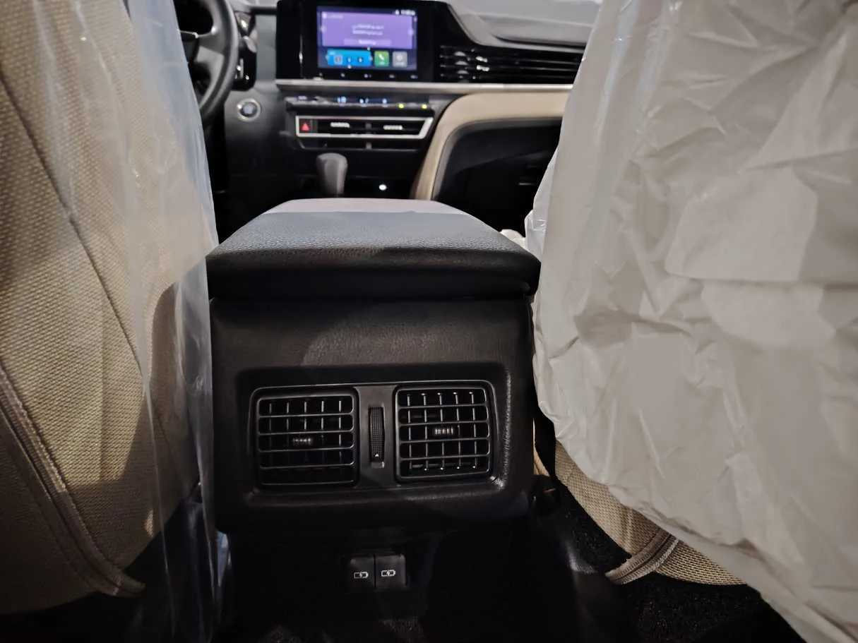 Car image 30