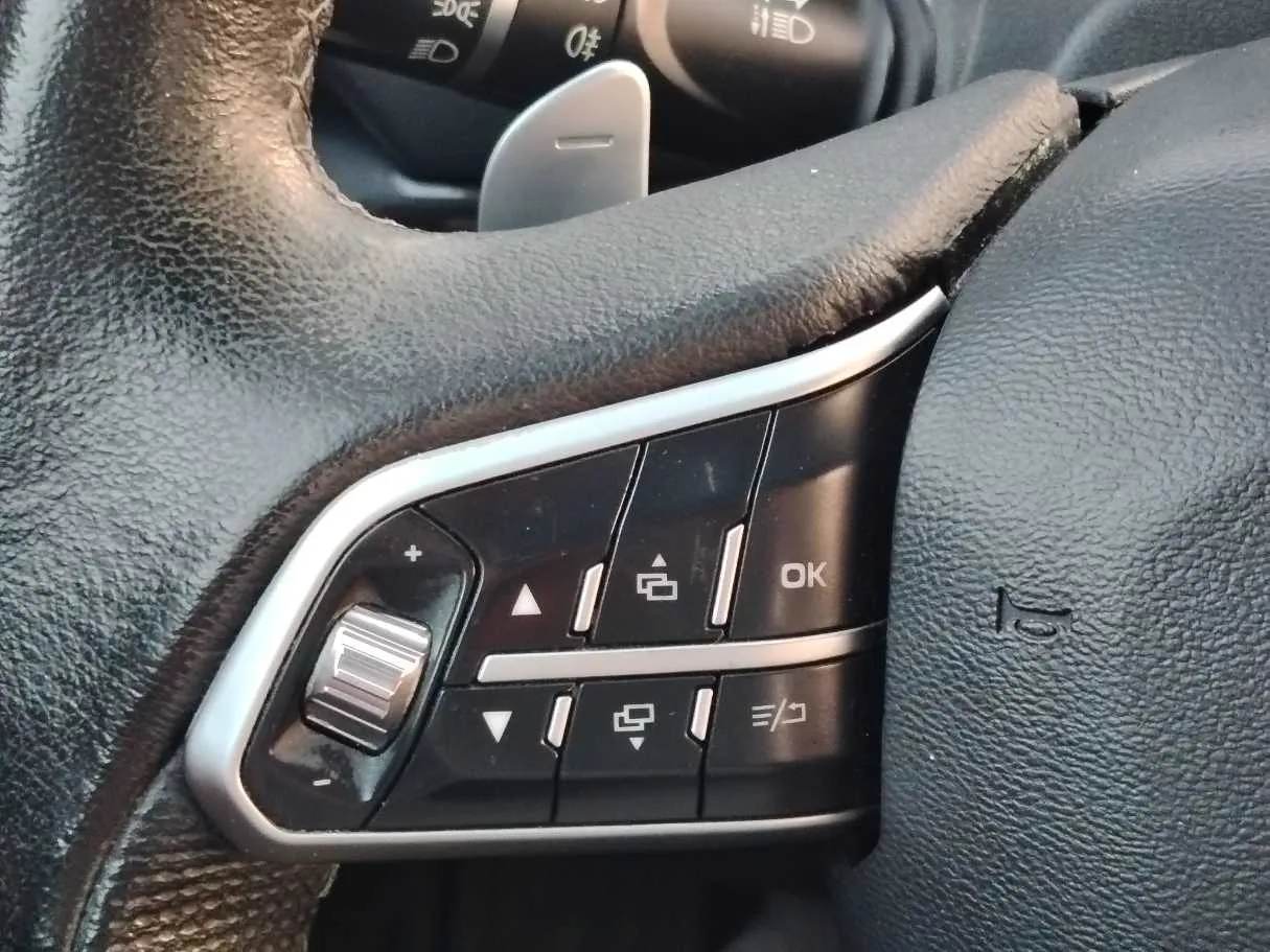 Car image 32