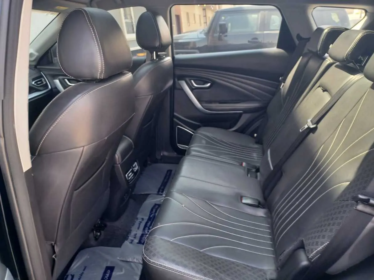 Car image 15