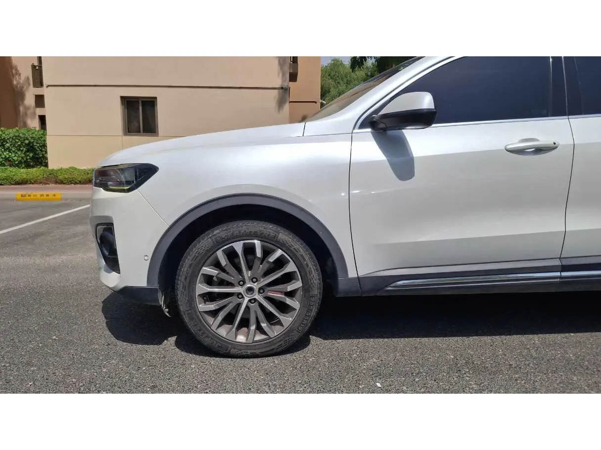 Car image 9