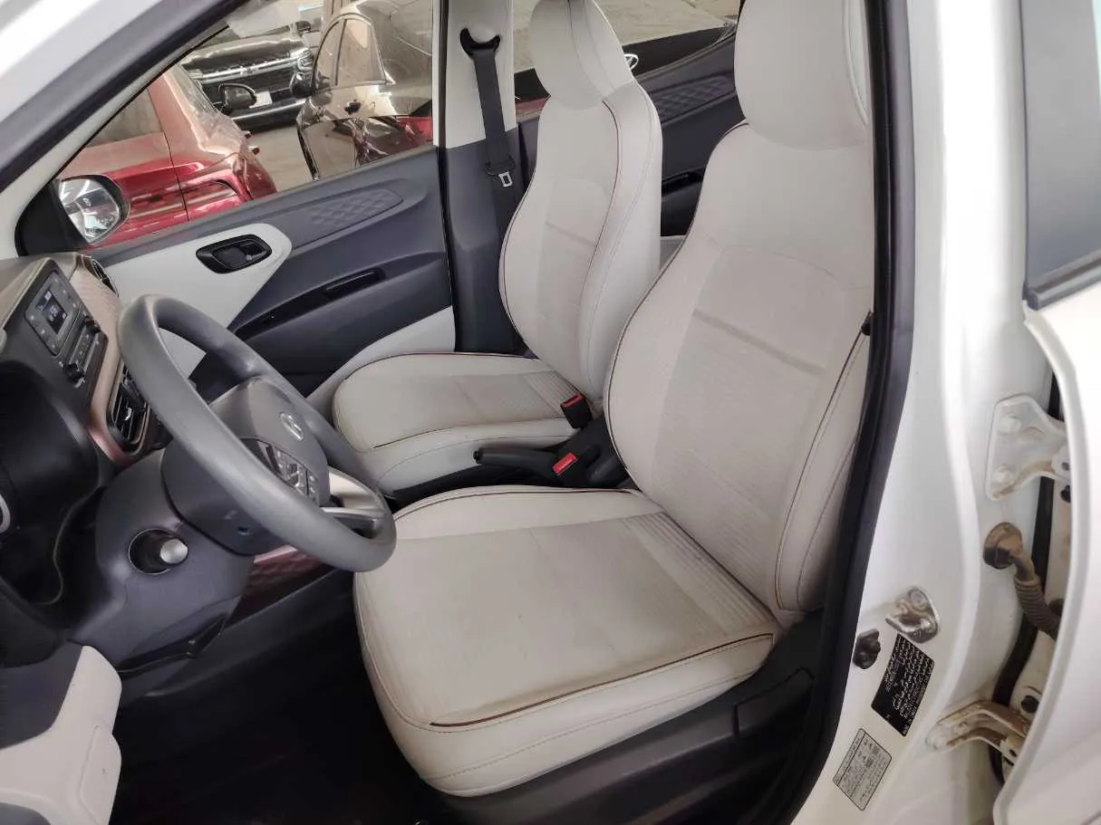 Car image 11