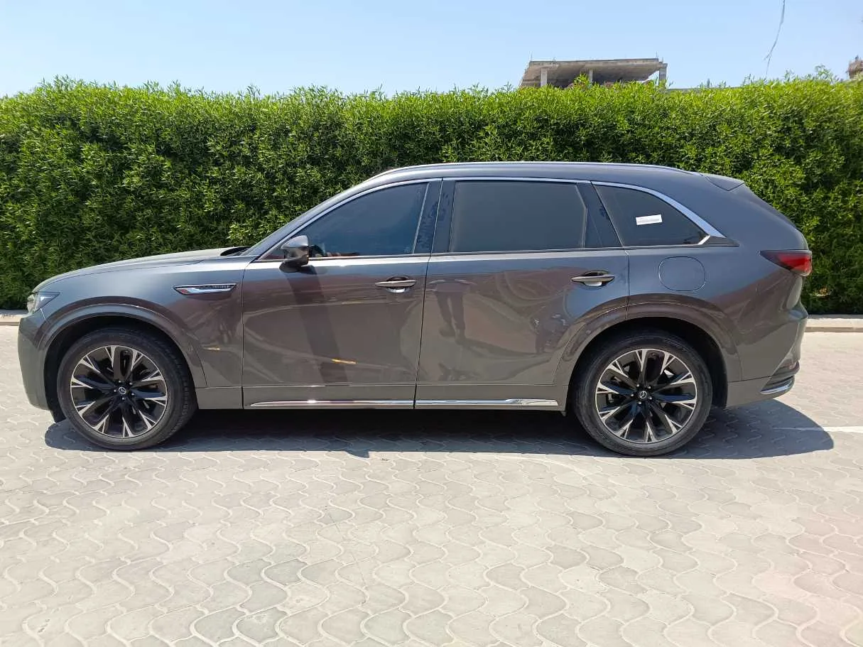 Car image 8