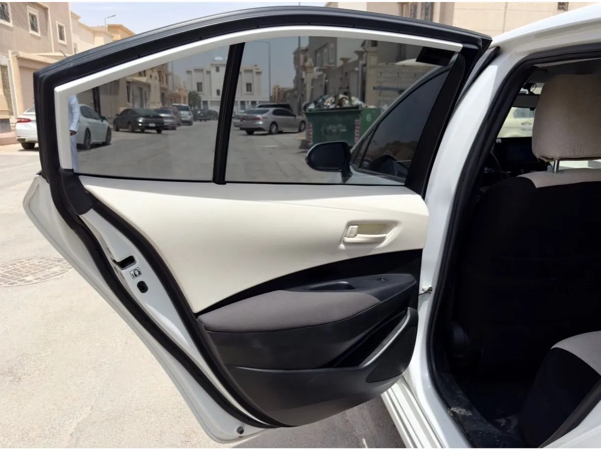 Car image 14