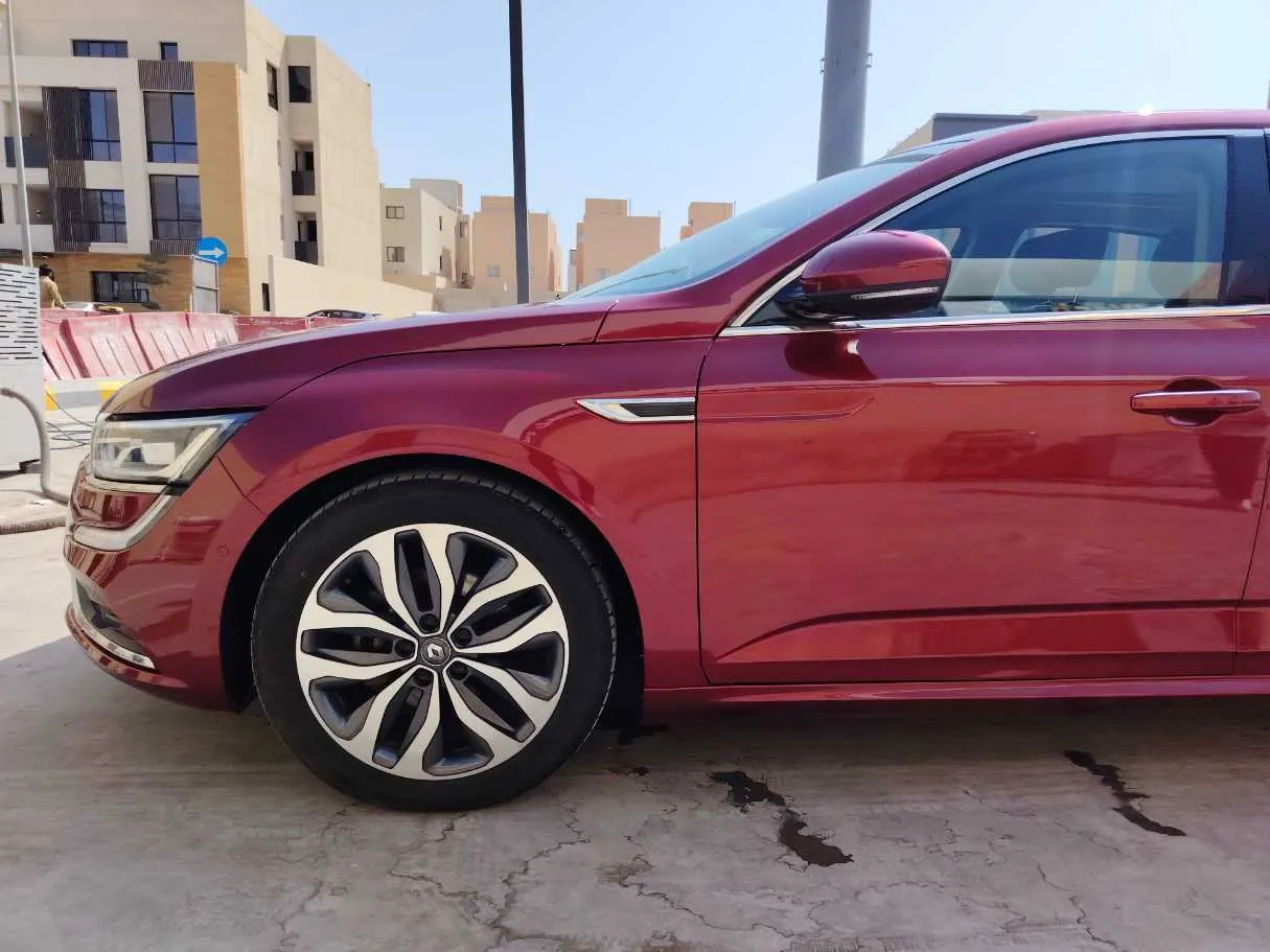 Car image 9